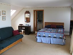 Upstairs Master<br>Queen Bedroom 